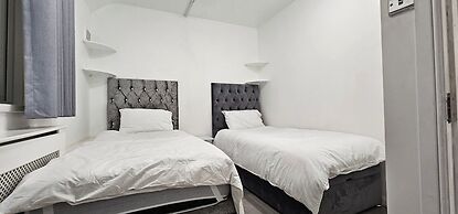 Spacious & Modern 2-bed House in Dagenham