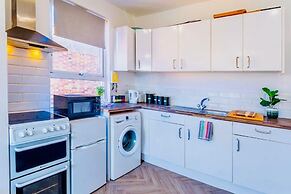 Rayleigh Retreat-spacious Family 3 Bed Apartment