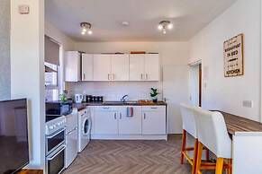 Rayleigh Retreat-spacious Family 3 Bed Apartment
