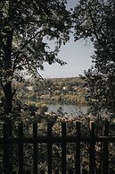 Cabane de la Saône by Lyon Country House