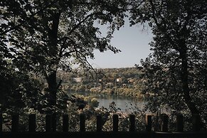 Cabane de la Saône by Lyon Country House