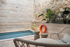 Travi Boutique By Holi