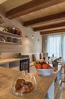 Travi Boutique By Holi