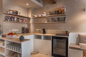 Travi Boutique By Holi