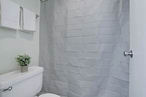 Crystal City Apt Close to Airport