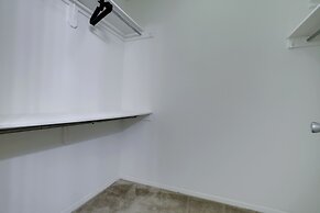 Crystal City Apt Close to Airport