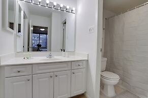 Crystal City Apt Close to Airport