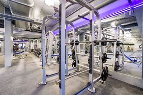 Crystal City Apt Close to Airport