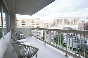 Crystal City Apt Close to Airport
