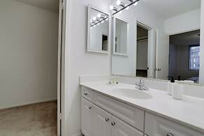 Crystal City Apt Close to Airport