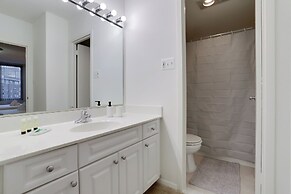 Crystal City Apt Close to Airport