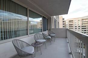 Crystal City Apt Close to Airport