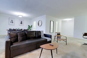 Crystal City Apt Close to Airport