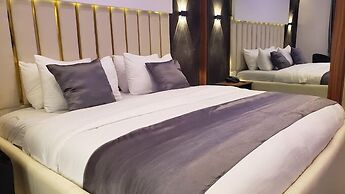 Queens Court Hotel