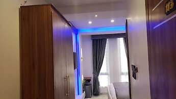 Queens Court Hotel