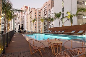 Piscina- academia- AC - Brazilian Corner