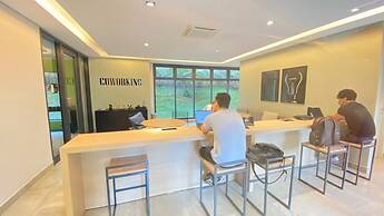 Piscina- academia- AC - Brazilian Corner