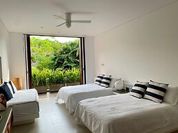 Yeguas 102 by Wynwood House