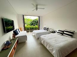 Yeguas 102 by Wynwood House