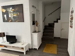 Lovely 4-bed Cottage in Las Chapas Marbella