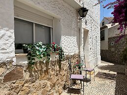 Lovely 4-bed Cottage in Las Chapas Marbella