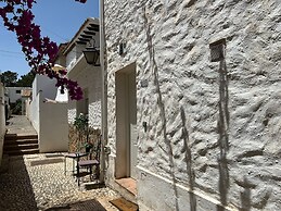 Lovely 4-bed Cottage in Las Chapas Marbella