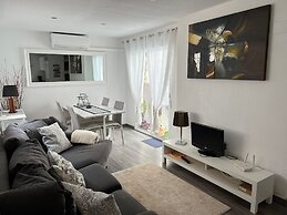 Lovely 4-bed Cottage in Las Chapas Marbella