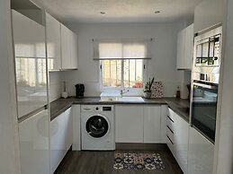 Lovely 4-bed Cottage in Las Chapas Marbella