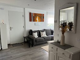 Lovely 4-bed Cottage in Las Chapas Marbella