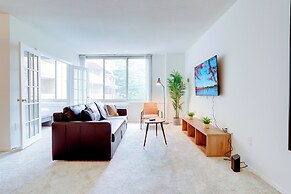 Comfortable Apt in Crystal City