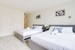 Comfortable Apt in Crystal City