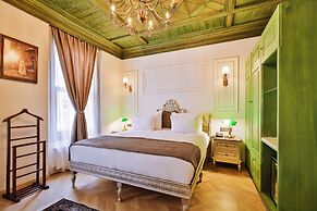 Emerald Mansion Hotel