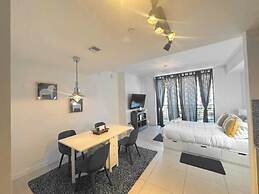 Downtown Doral Condo w-Free Parking