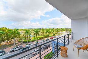 Downtown Doral Condo w-Free Parking