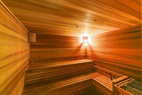 Downtown Doral Condo w-Free Parking