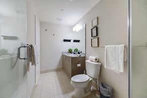 Downtown Doral Condo w-Free Parking