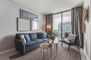 Downtown Doral Condo w-Free Parking