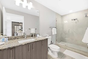 Downtown Doral Condo w-Free Parking