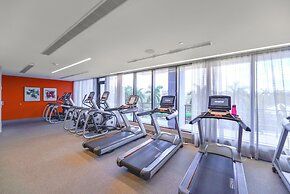 Downtown Doral Condo w-Free Parking