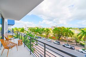 Downtown Doral Condo w-Free Parking