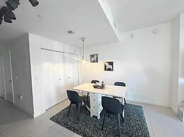 Downtown Doral Condo w-Free Parking