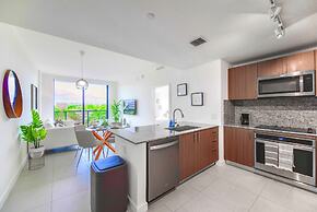 Downtown Doral Condo w-Free Parking