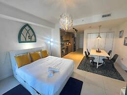 Downtown Doral Condo w-Free Parking