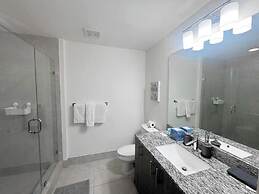 Downtown Doral Condo w-Free Parking