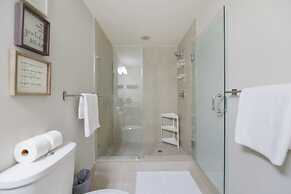 Downtown Doral Condo w-Free Parking