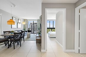 Downtown Doral Condo w-Free Parking