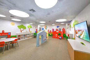 Downtown Doral Condo w-Free Parking