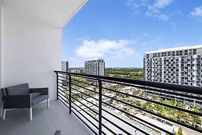 Downtown Doral Condo w-Free Parking