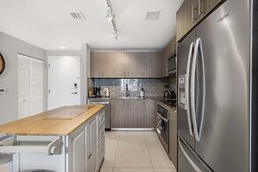 Downtown Doral Condo w-Free Parking
