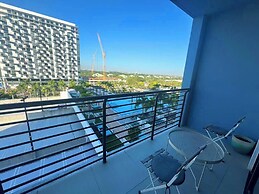 Downtown Doral Condo w-Free Parking